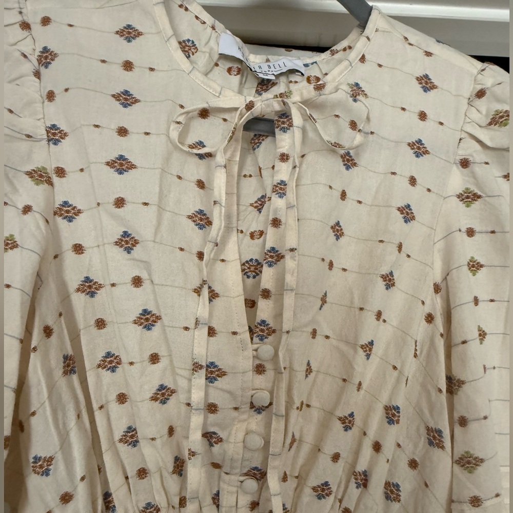 Hunter Bell Clementine Cream Long Sleeve Medallion Maxi Dress Size M |
NWOT - Picture 10 of 11